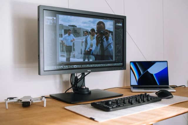 Jaki monitor do montażu wideo? Kluczowe cechy, które musisz znać! Jaki monitor do montażu wideo? Kluczowe cechy, które musisz znać!